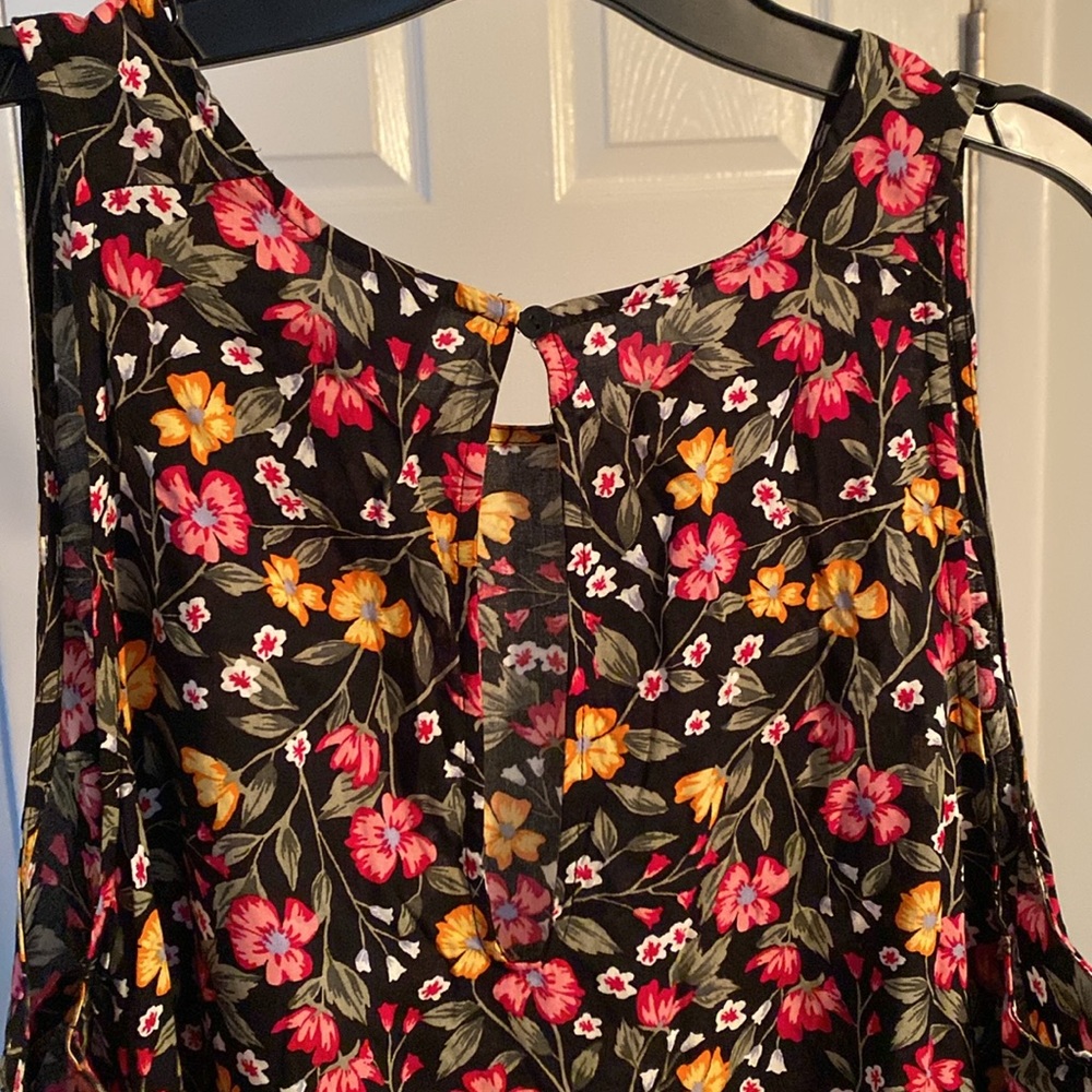 Old Navy Floral Sleeveless Blouse - Picture 4 of 5
